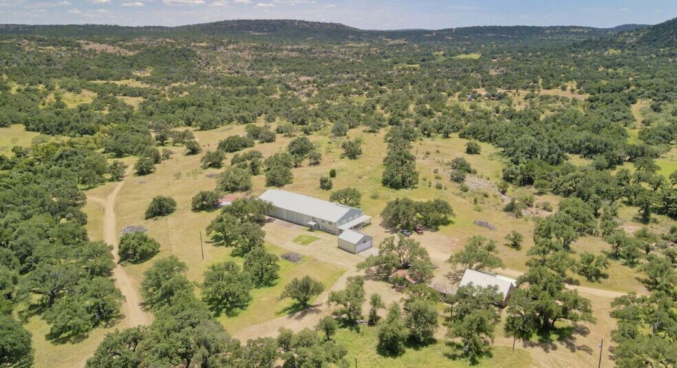 CH Ranch - Highway 16, Willow City, TX à vendre - Photo de l’immeuble – Image 2 sur 3
