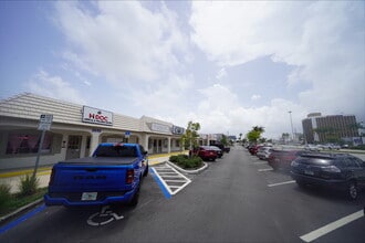 3028-3040 E Commercial Blvd, Fort Lauderdale, FL à louer Photo intérieure– Image 2 sur 8