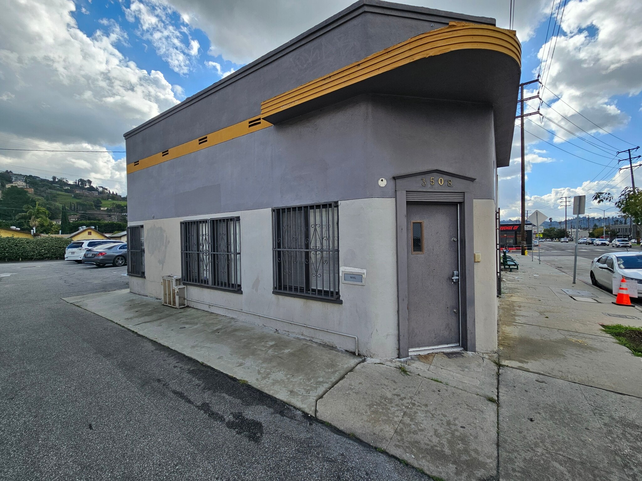 3508 Eagle Rock Blvd, Los Angeles, CA à louer Photo de l’immeuble– Image 1 sur 3