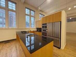 2026 Murray Hill Rd, Cleveland, OH à louer Photo intérieure– Image 1 sur 5