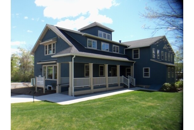 25 Church Hill Rd, Newtown, CT à louer - Photo de l’immeuble – Image 3 sur 3