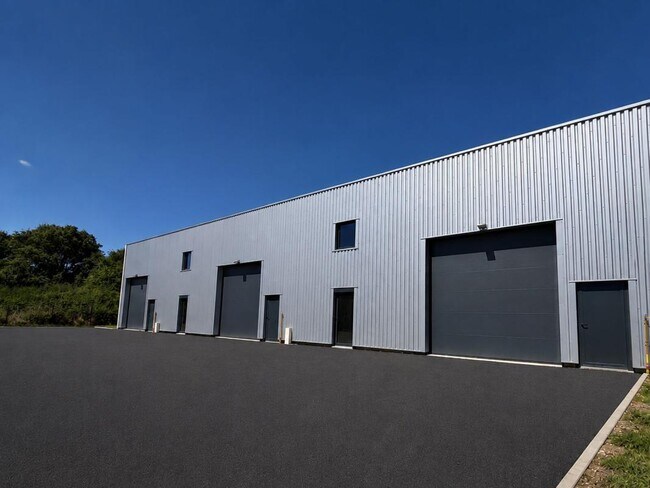 Plus de détails pour Local d'activités à louer