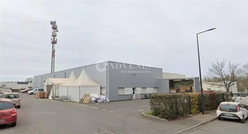Local d’activités dans Tours à louer - Photo de l’immeuble – Image 3 sur 4