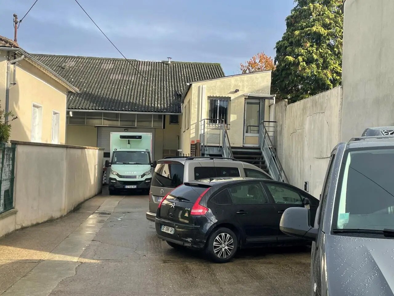 Local d'activités dans Villejuif à vendre Photo de l’immeuble– Image 1 sur 9