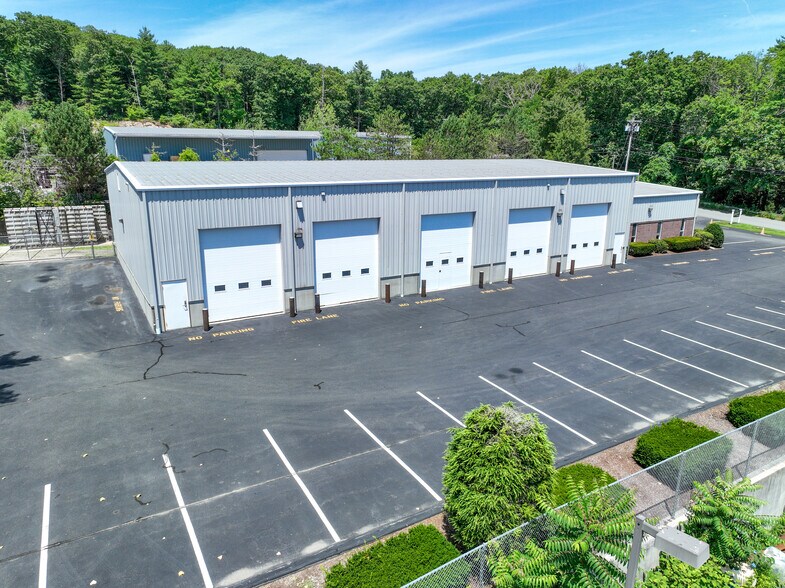 69 E Belcher Rd, Foxborough, MA à louer - Photo de l’immeuble – Image 1 sur 9