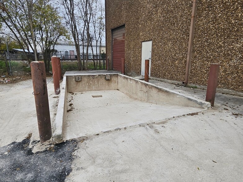 157 Lone Star Blvd, San Antonio, TX à louer - Photo de l’immeuble – Image 2 sur 9