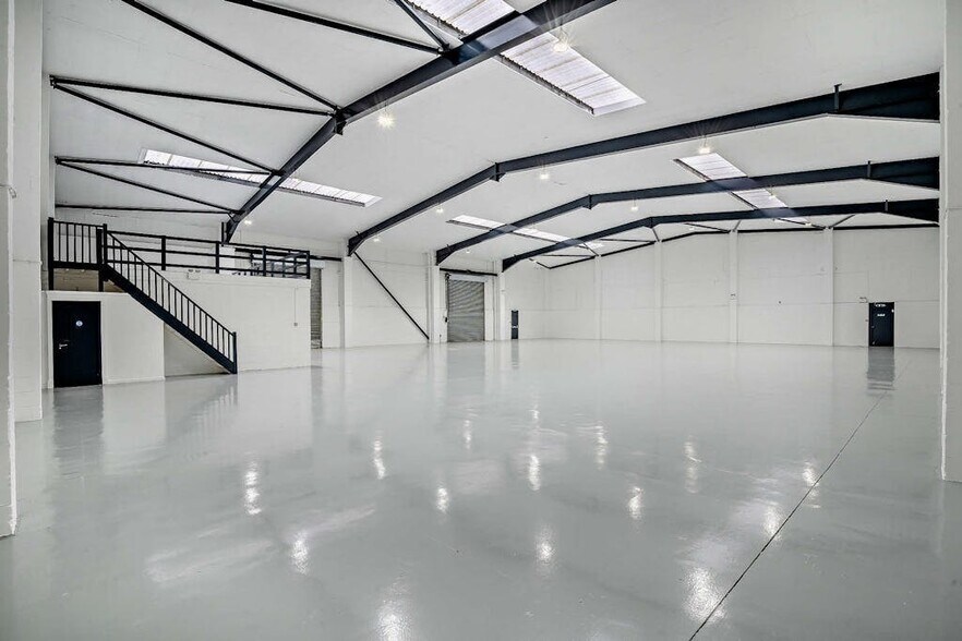 Severnside Trading Estate, Manchester à louer - Photo de l’immeuble – Image 3 sur 8