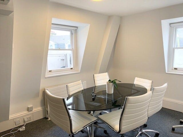 1-7A The Square, Richmond à louer - Photo de l’immeuble – Image 3 sur 6