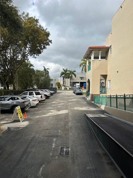 10200 NW 25th St, Doral, FL à vendre - Photo de l’immeuble – Image 3 sur 16