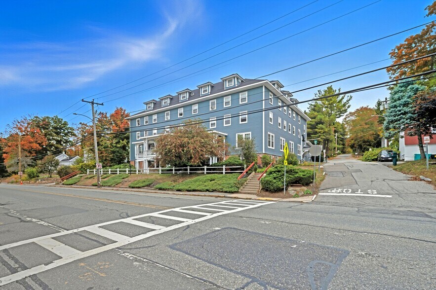 135 Main St, Upton, MA à vendre - Photo de l’immeuble – Image 2 sur 8