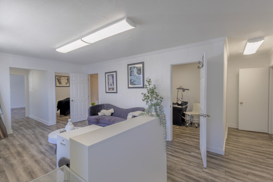 1038 4th St, Santa Rosa, CA à vendre - Photo de l’immeuble – Image 3 sur 14