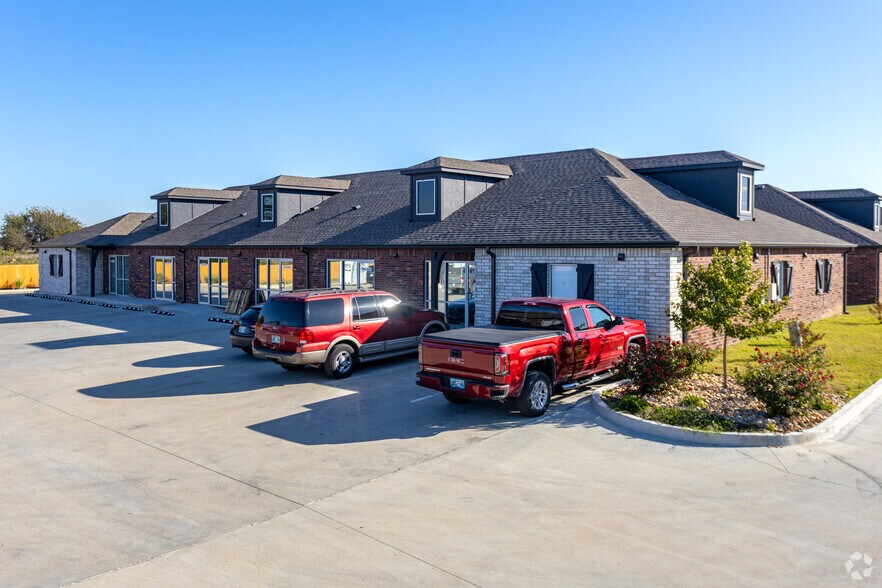 15051 S Elwood Ave, Glenpool, OK à vendre - Photo principale – Image 1 sur 2
