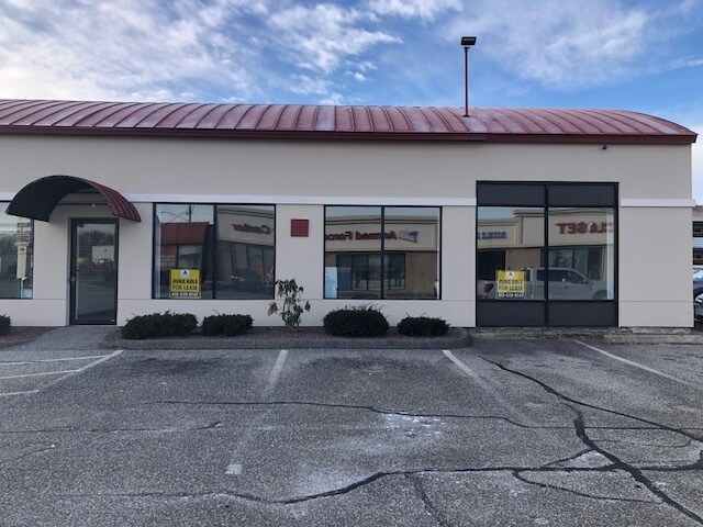 1458 Riverdale St, West Springfield, MA à louer - Photo de l’immeuble – Image 3 sur 14