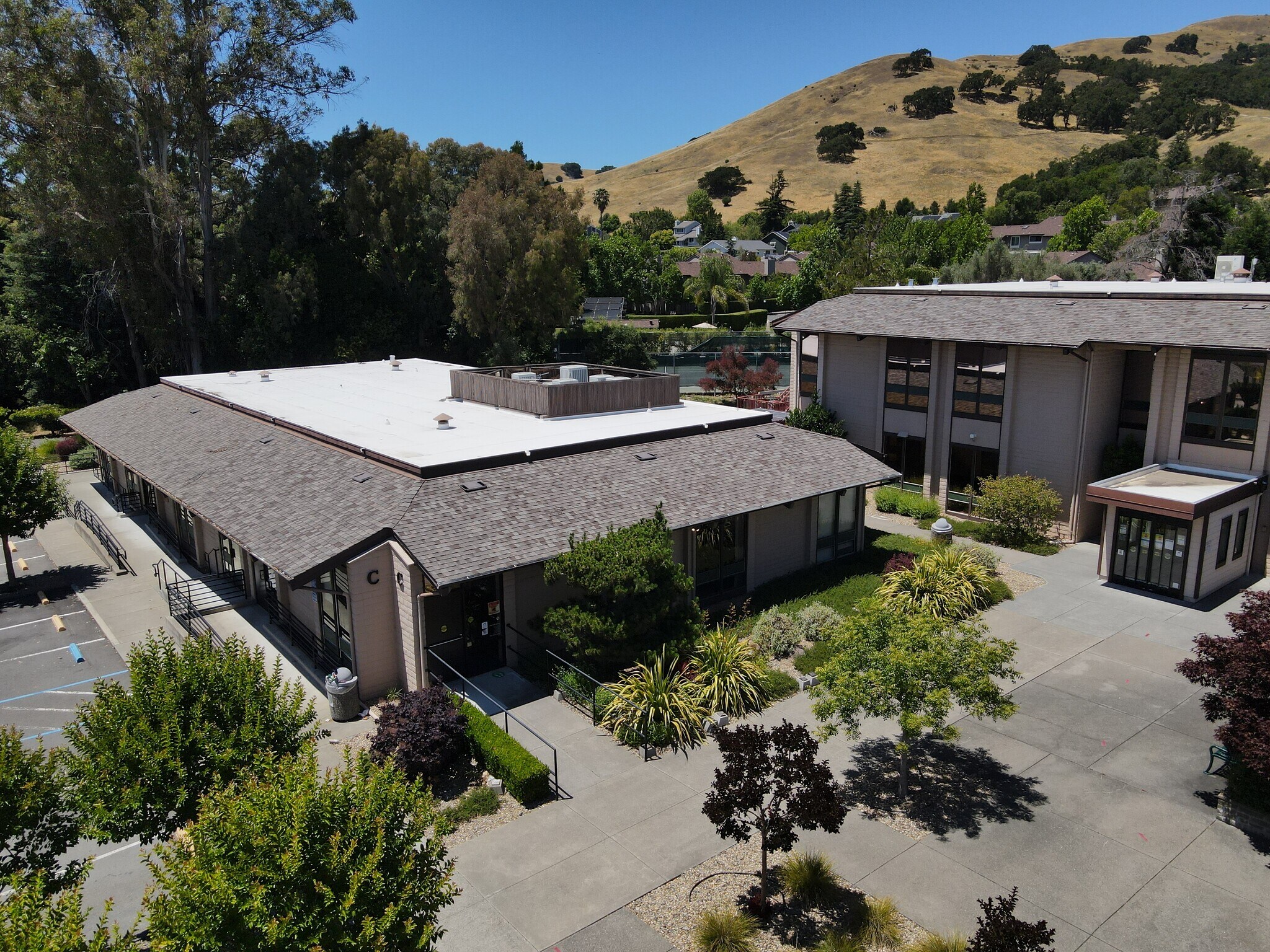 97 San Marin Dr, Novato, CA à louer Photo de l’immeuble– Image 1 sur 10