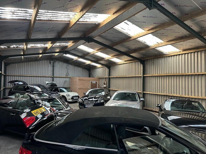 2 Ivy Dene Ln, East Grinstead à louer - Photo de l’immeuble – Image 3 sur 5