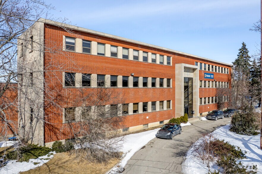 8270-8310 Ch Devonshire, Mt Royal, QC à louer - Photo principale – Image 2 sur 19