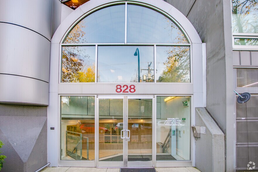 828 W 8th Ave, Vancouver, BC à louer - Photo de l’immeuble – Image 3 sur 6