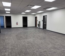 400 N Midland Ave, Saddle Brook, NJ à louer Photo intérieure– Image 2 sur 2