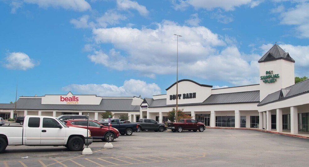 1500 E Court St, Seguin, TX à louer - Photo principale – Image 1 sur 5