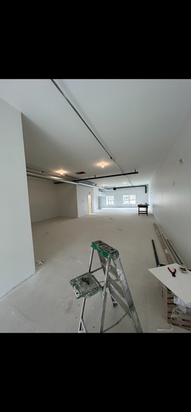 5075 E University Ave, Pleasant Hill, IA à louer - Photo intérieure – Image 3 sur 11