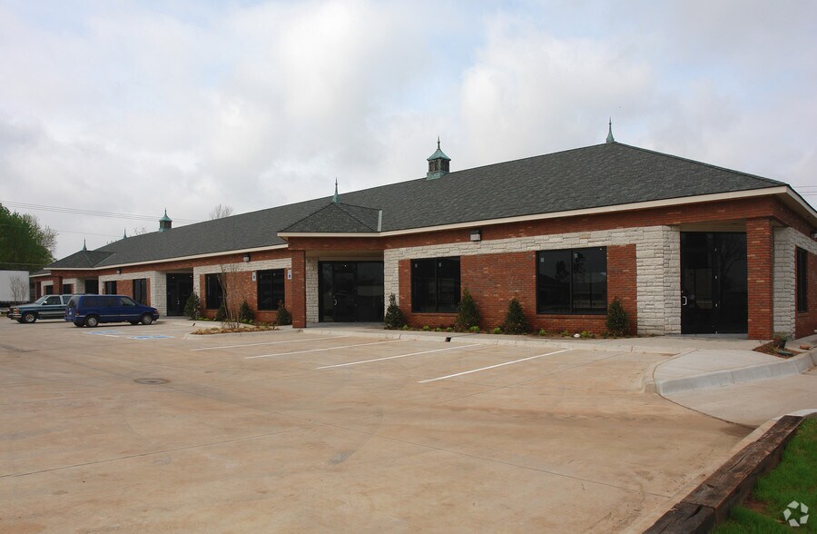 841 S Kelly Ave, Edmond, OK à vendre - Photo de l’immeuble – Image 3 sur 8