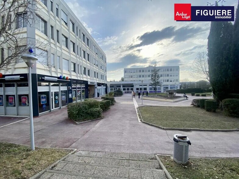 80 Rue Charles Duchesne, Aix-en-Provence à louer - Photo de l’immeuble – Image 3 sur 7