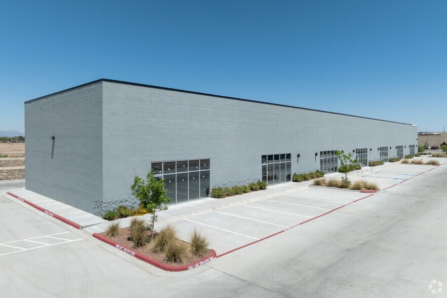501 North Zaragoza, El Paso, TX à louer - Photo de l’immeuble – Image 1 sur 6