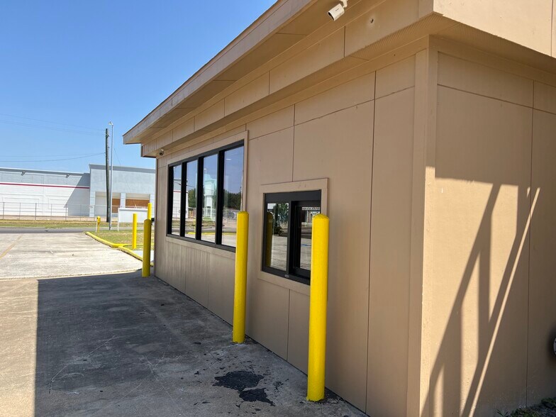 7810 Bellfort Rd, Houston, TX à vendre - Photo de l’immeuble – Image 1 sur 14
