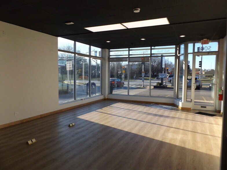 500-550 W Northwest Hwy, Arlington Heights, IL à louer - Photo intérieure – Image 3 sur 9