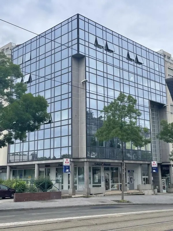 Plus de détails pour 140 Avenue Franklin Roosevelt, Bron - Bureau à louer