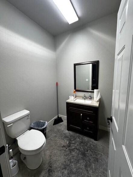 2554 Highway 290 Hwy, Dripping Springs, TX à louer - Photo de l’immeuble – Image 3 sur 17