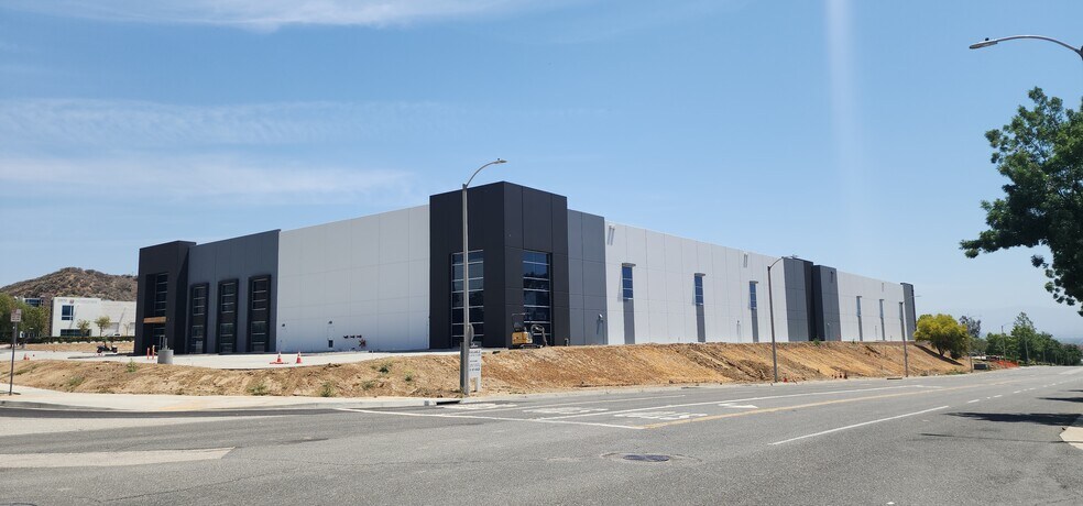 29124 Ave Penn, Valencia, CA à louer - Photo de l’immeuble – Image 3 sur 3