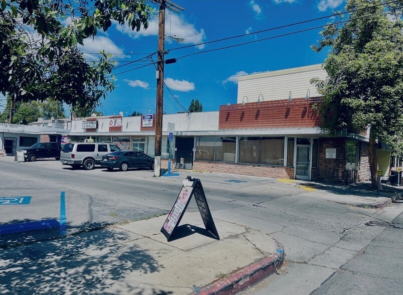 7209-7219 Owensmouth Ave, Canoga Park, CA à louer - Photo principale – Image 1 sur 1