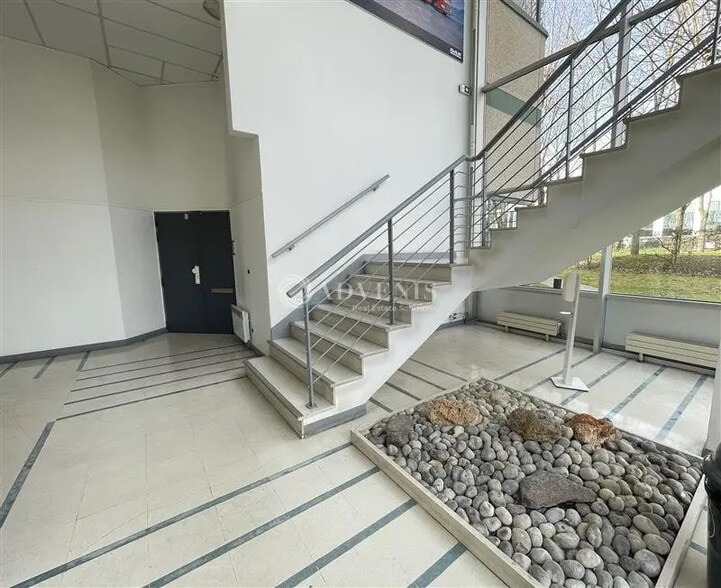 Bureau dans Villepinte à louer - Hall d’entrée – Image 2 sur 8