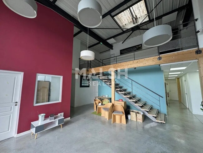 Plus de détails pour Bureau, Local commercial à louer