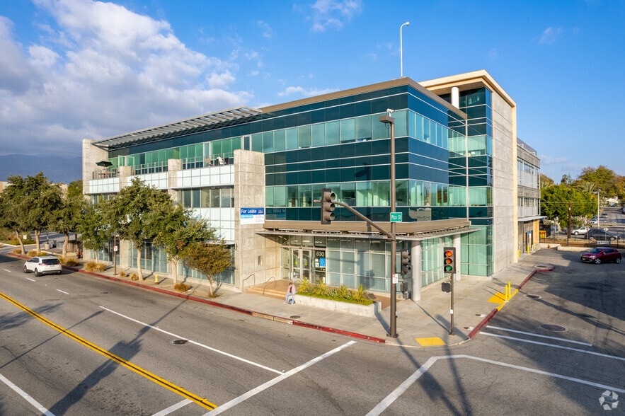 630 S Raymond Ave, Pasadena, CA à louer - Photo principale – Image 1 sur 9