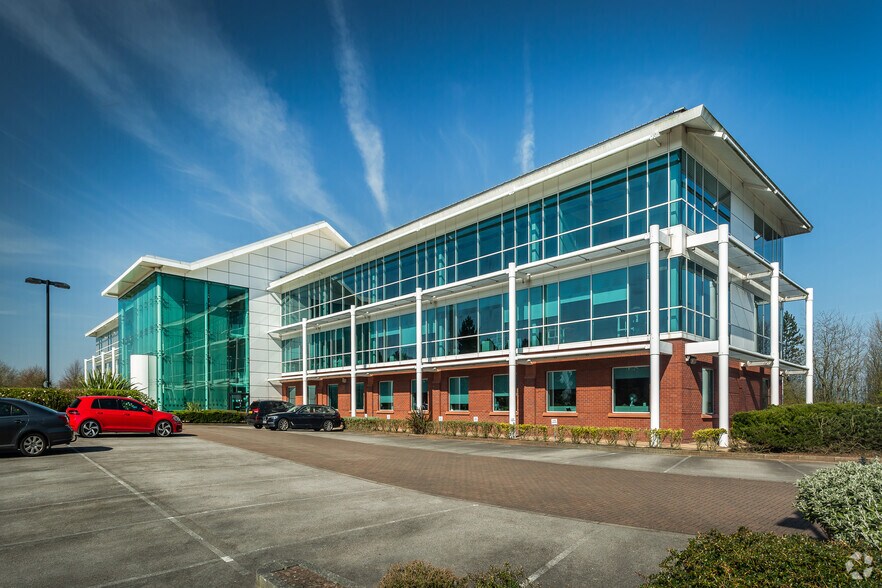 3100 Daresbury Park, Warrington à louer - Photo de l’immeuble – Image 3 sur 5