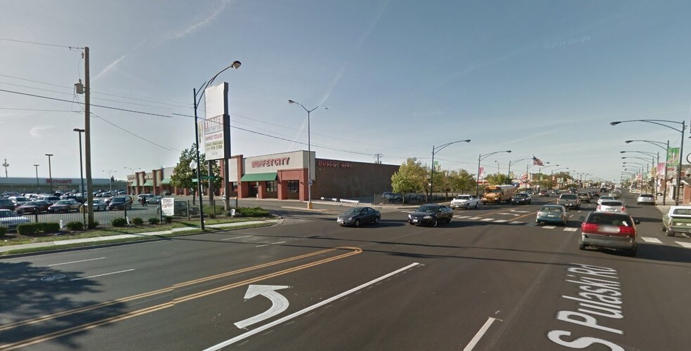 7000 S Pulaski Rd, Chicago, IL à louer - Photo de l’immeuble – Image 3 sur 9