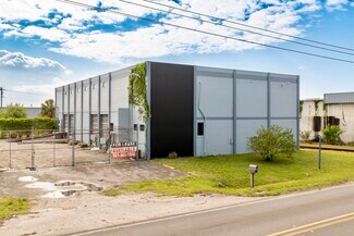 Plus de détails pour 3490 Oleander Ave, Fort Pierce, FL - Industriel/Logistique à louer