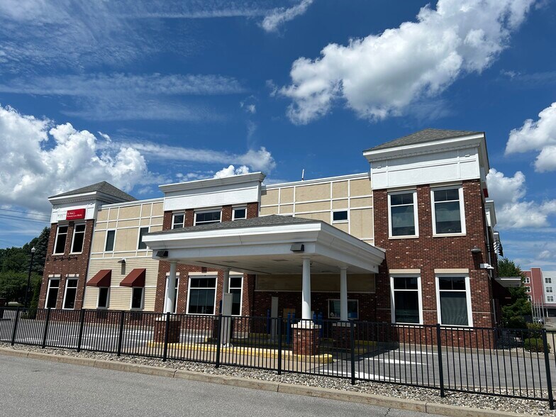 2537 Route 9, Malta, NY à vendre - Photo de l’immeuble – Image 3 sur 14