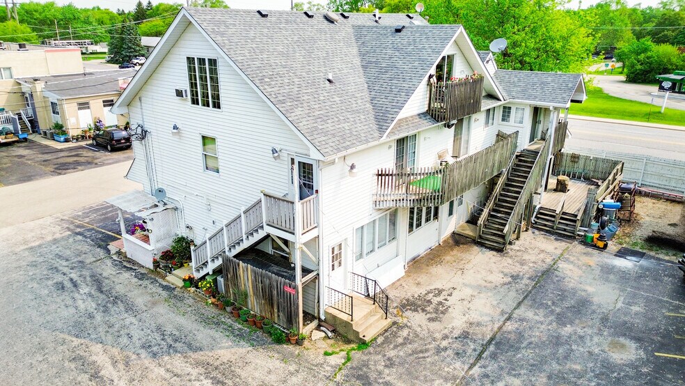 208 N Waukegan Rd, Lake Bluff, IL à vendre - Photo de l’immeuble – Image 2 sur 12