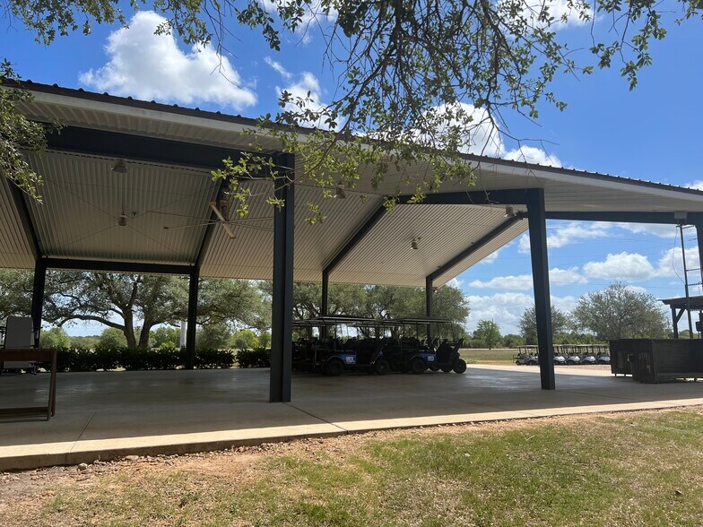 7311 TX-36, Sealy, TX à vendre - Photo de l’immeuble – Image 2 sur 30