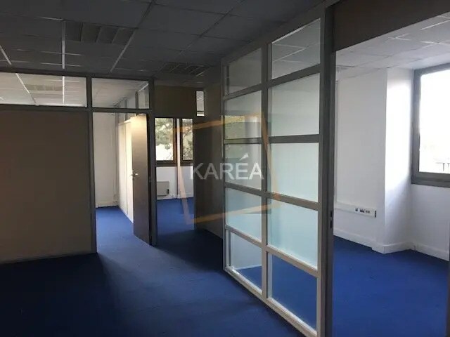 Bureau dans Croissy-Beaubourg à louer - Photo de l’immeuble – Image 3 sur 5