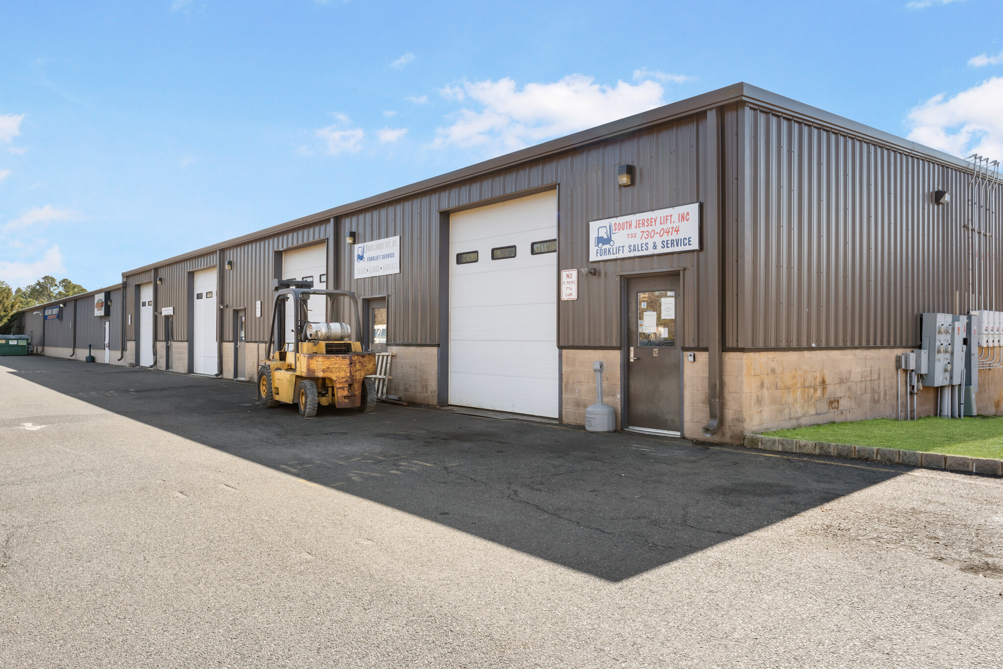 1 Executive Dr, Toms River, NJ à louer Photo de l’immeuble– Image 1 sur 4