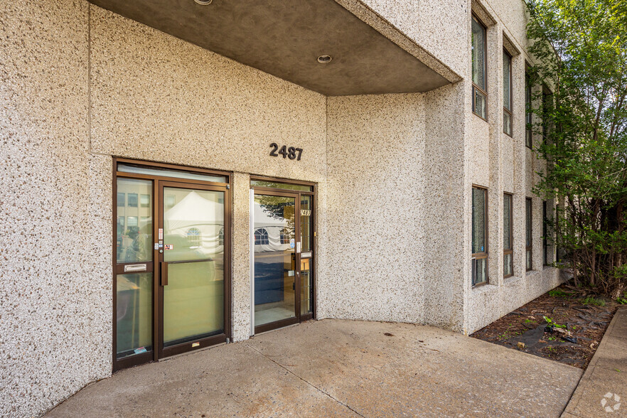 2473-2537 St Guénette, Montréal, QC à louer - Photo de l’immeuble – Image 2 sur 14
