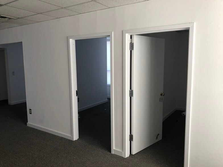 1251-1255 Bound Brook Rd, Middlesex, NJ à louer - Photo de l’immeuble – Image 2 sur 5