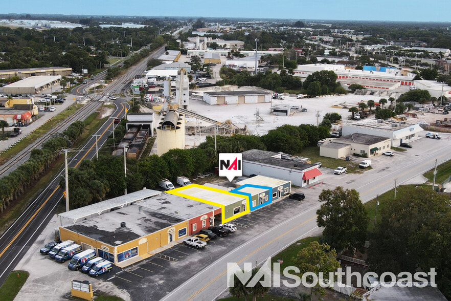 1205-1217 SE Dixie Cutoff Rd, Stuart, FL à louer - Photo de l’immeuble – Image 2 sur 12