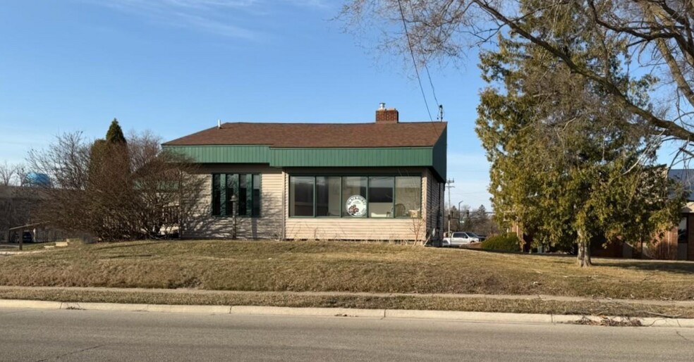 402 Bayliss St, Midland, MI à vendre - Photo principale – Image 1 sur 1