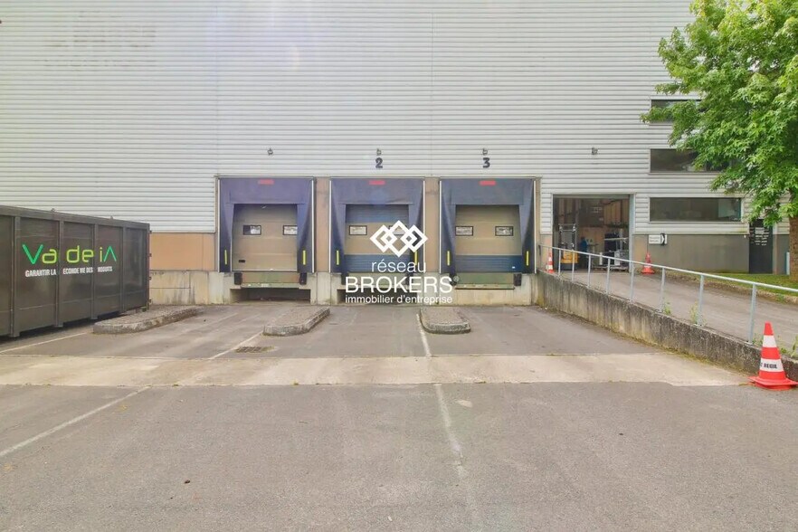 Local commercial dans Saint-Michel-sur-Orge à louer - Photo de l’immeuble – Image 2 sur 4