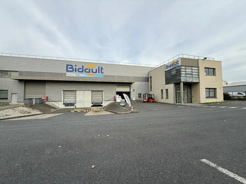 Industriel/Logistique dans Gennevilliers à louer - Photo de l’immeuble – Image 2 sur 12
